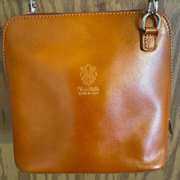 Vera Pelle Handbags - Vera Pelle Crossbody, Sling bag. Long Strap Color: Carmel Soft made in Italy.